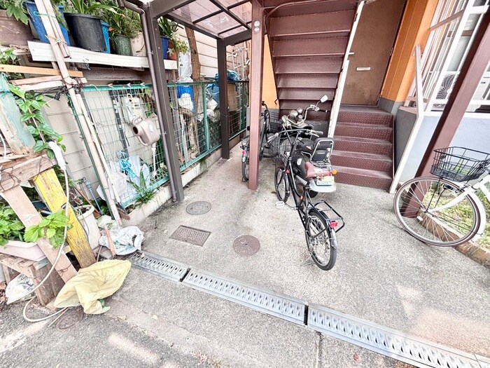 物件外観写真3　(駐輪場)