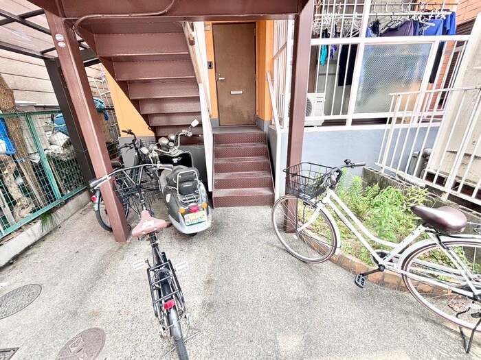 物件外観写真4　(エントランス部分)