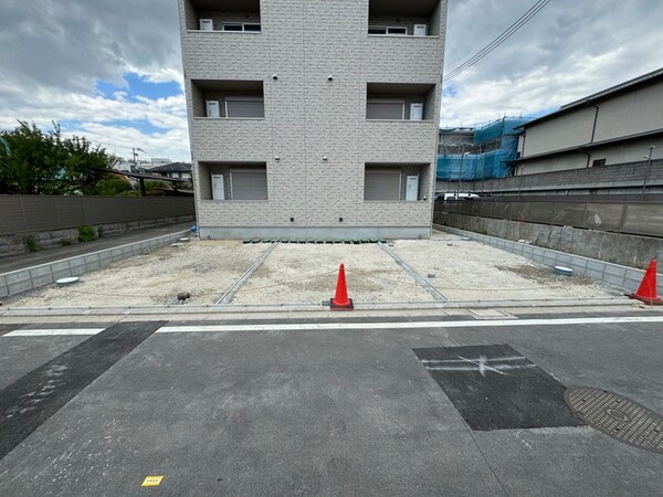 建築中
