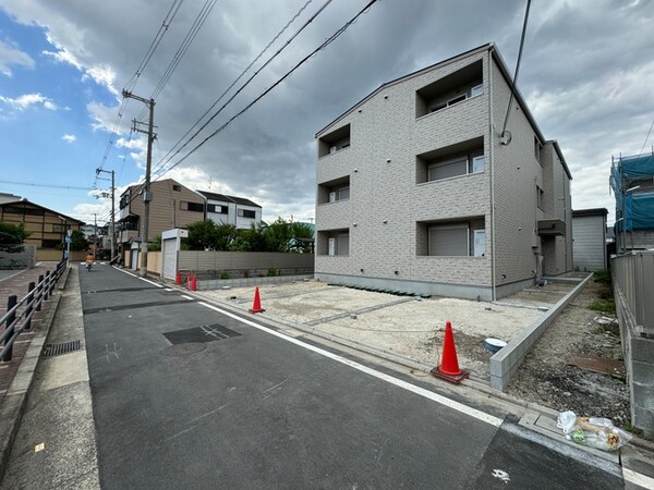 建築中