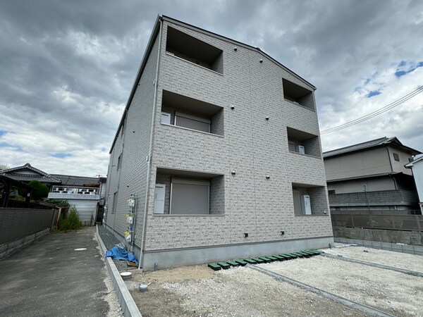 建築中