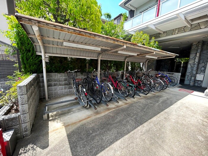 物件外観写真4　(駐輪場)