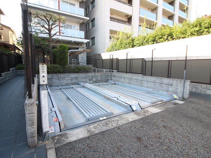 物件外観写真5　(駐車場)