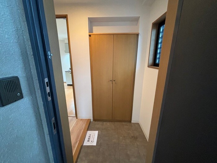 物件内観写真17　(玄関)