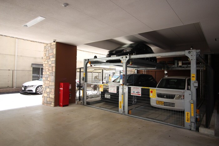 物件外観写真4　(駐車場)