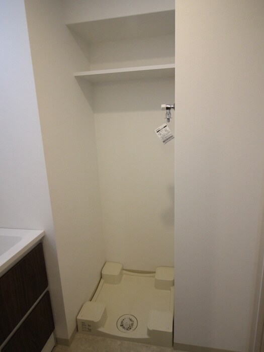 物件内観写真13　(洗濯機置場)