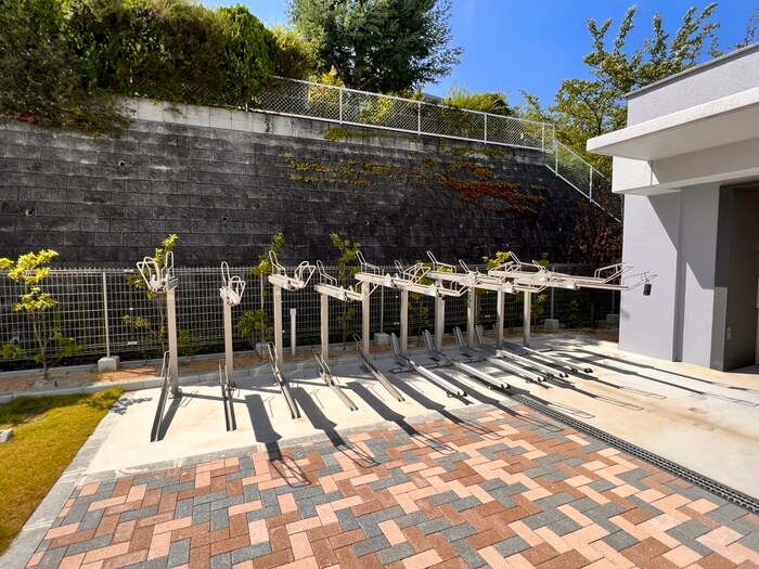 物件外観写真5　(駐輪場)