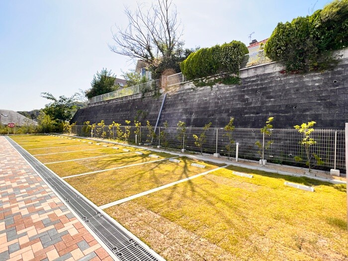 物件外観写真6　(駐車場)