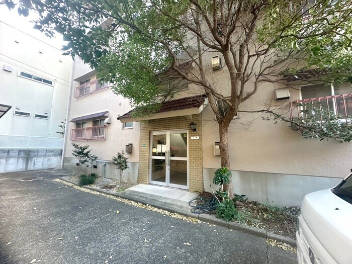 物件外観写真4　(エントランス部分)