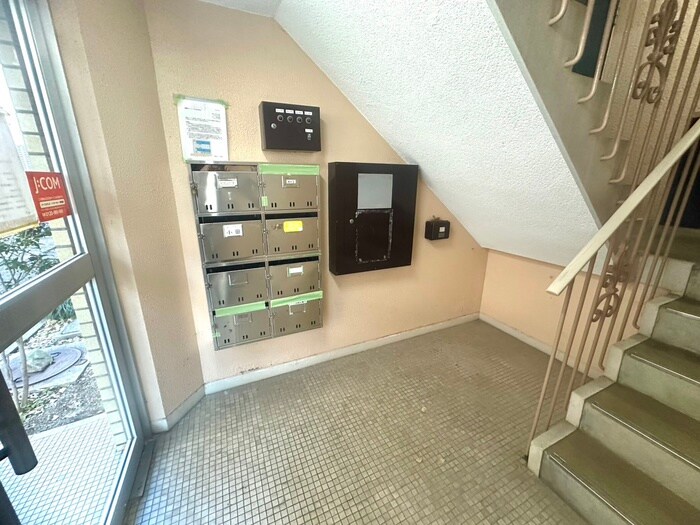 物件外観写真5　(エントランス部分)