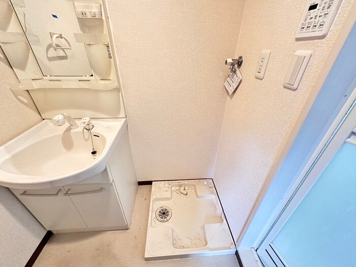 物件内観写真10　(洗濯機置場)