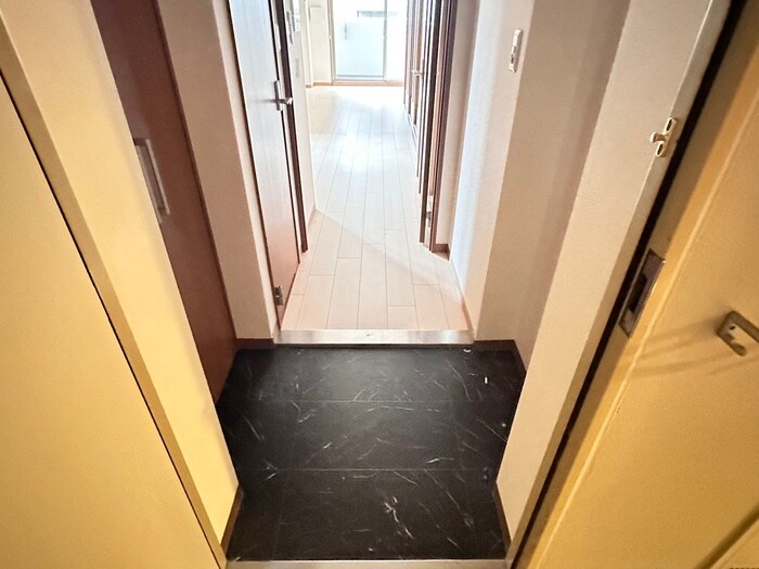 物件内観写真17　(玄関)