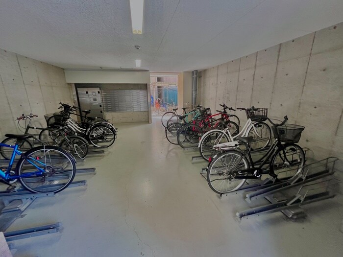 物件外観写真4　(駐輪場)