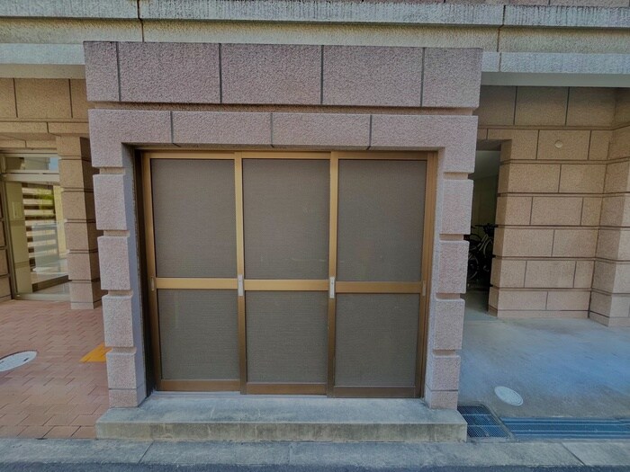 物件外観写真6　(バイク置き場)