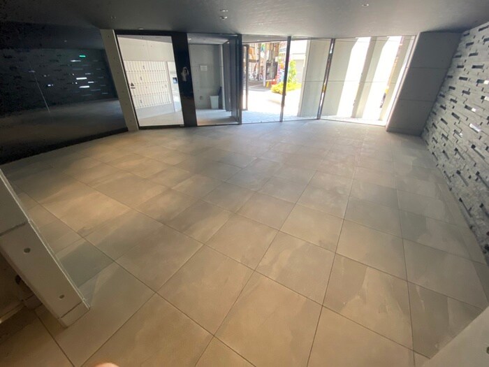 物件外観写真6　(エントランス部分)