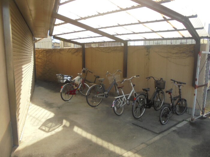 物件外観写真5　(駐輪場)