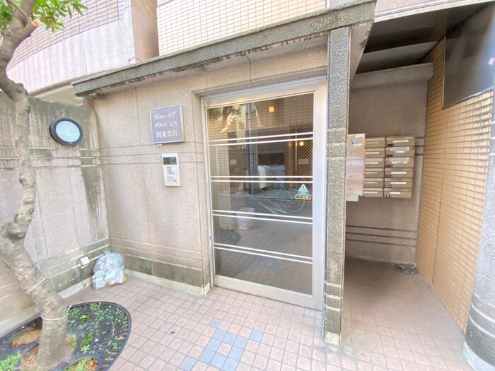 物件外観写真2　(エントランス部分)