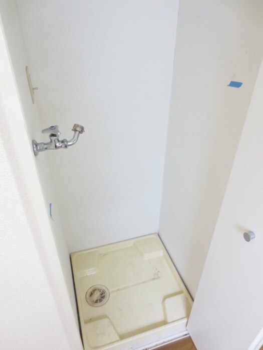 物件内観写真14　(洗濯機置場)