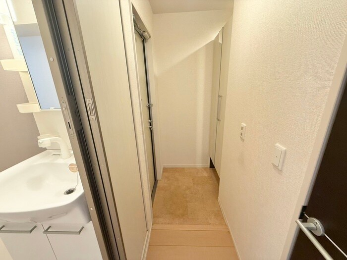 物件内観写真16　(玄関)