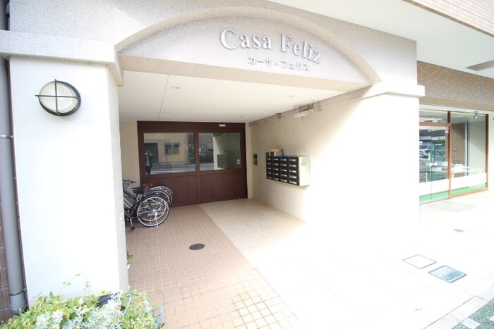 物件外観写真4　(エントランス部分)