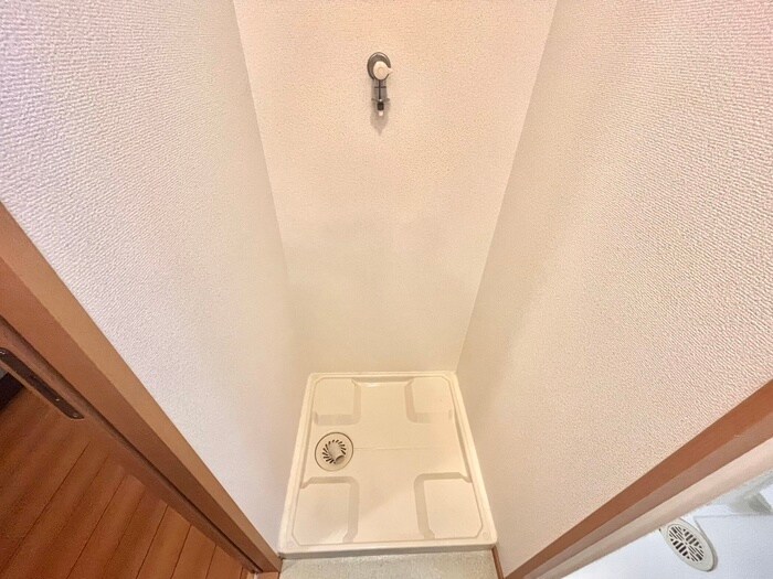 物件内観写真12　(洗濯機置場)