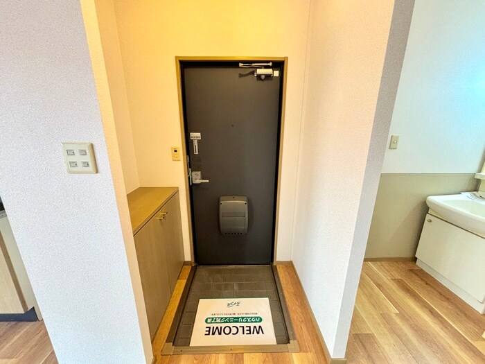 物件内観写真16　(玄関)