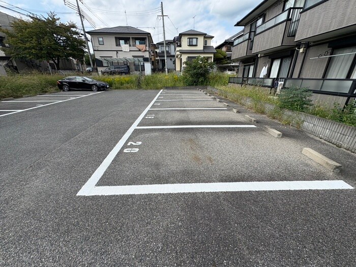 物件外観写真4　(駐車場)