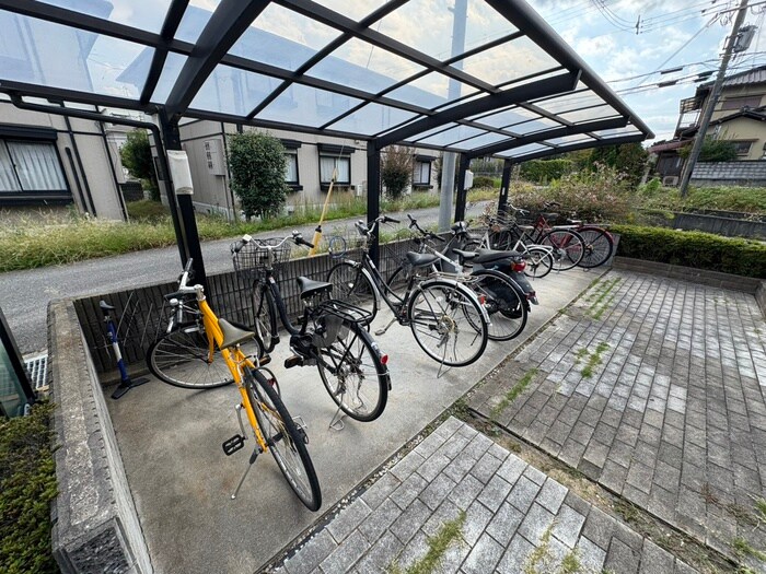 物件外観写真5　(駐輪場)