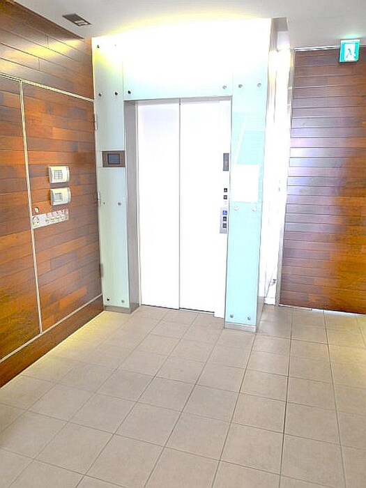 物件外観写真5　(エントランス部分)