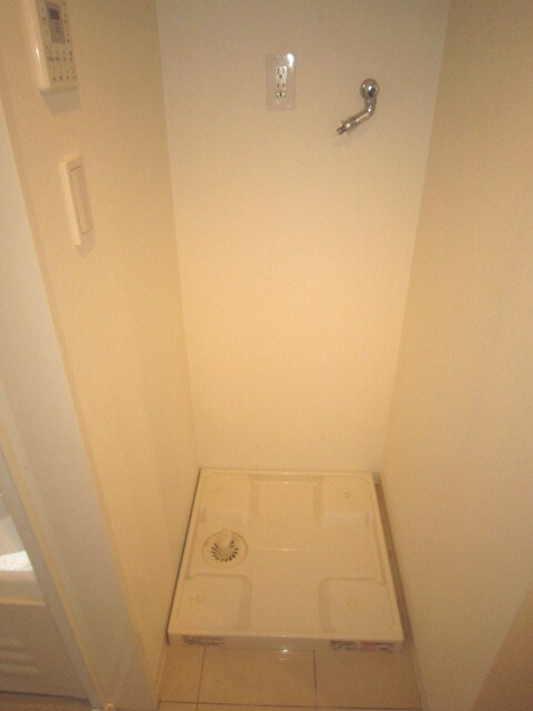 物件内観写真16　(洗濯機置場)