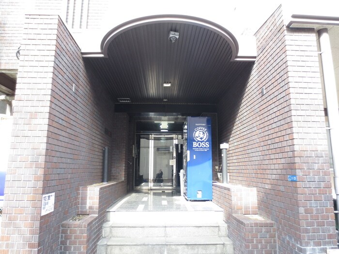 物件外観写真3　(エントランス部分)