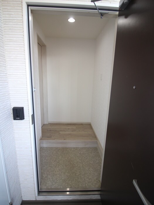 物件内観写真7　(玄関)