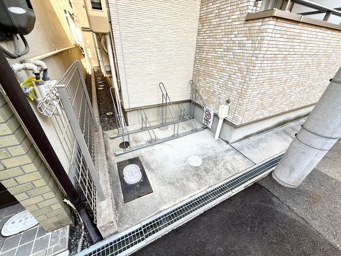 物件外観写真4　(駐輪場)