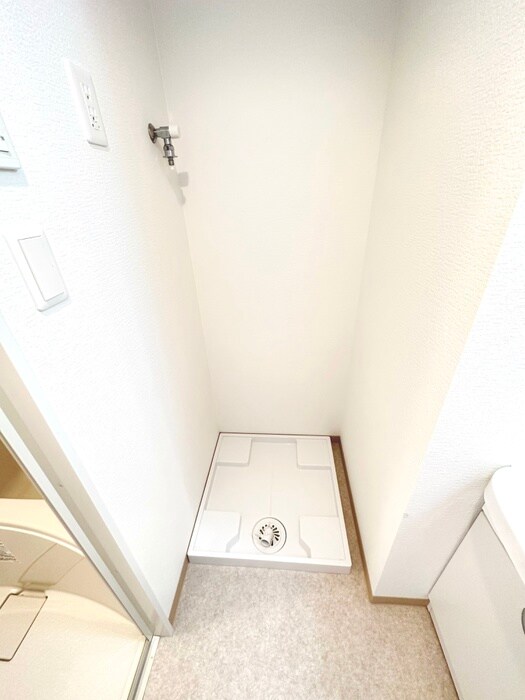 物件内観写真12　(洗濯機置場)