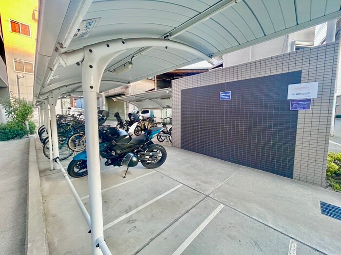 物件外観写真4　(駐輪場)