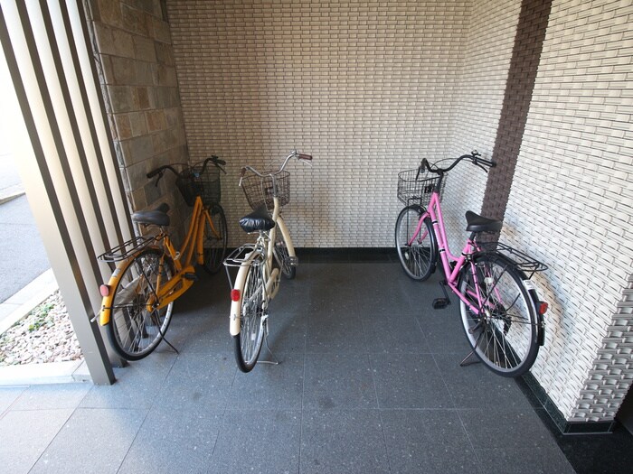 物件外観写真4　(駐輪場)