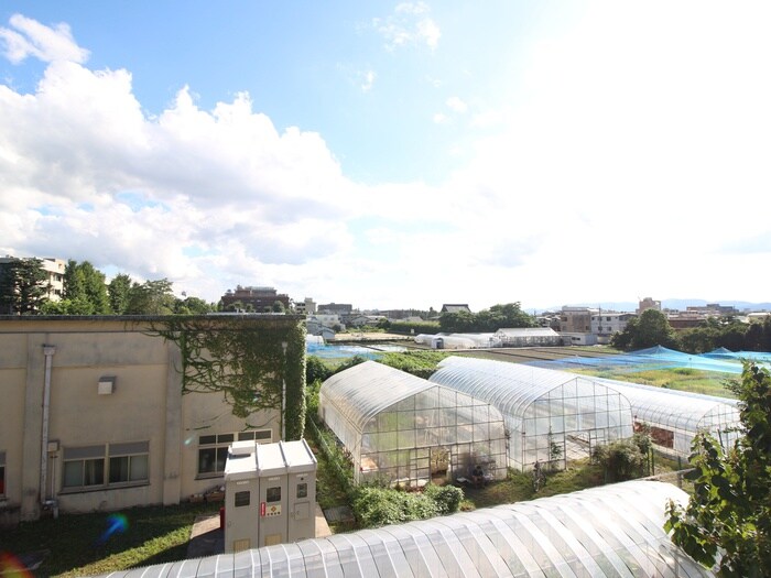 物件内観写真15　(室内からの展望)