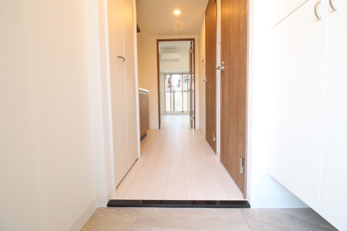 物件内観写真7　(玄関)
