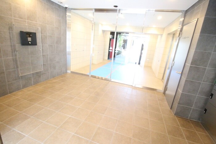 物件外観写真4　(エントランス部分)