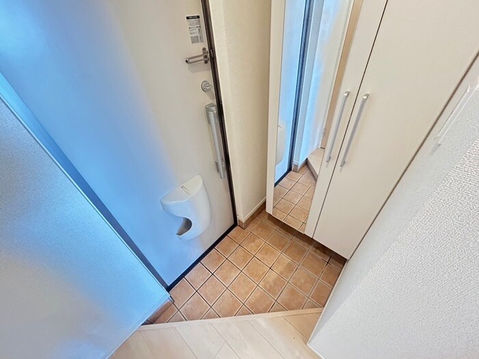 物件内観写真7　(玄関)