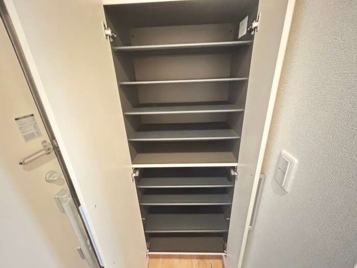 物件内観写真8　(靴箱)