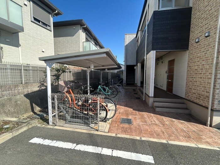 物件外観写真3　(駐輪場)