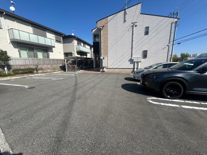物件外観写真5　(駐車場)