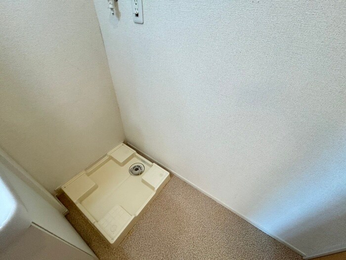 物件内観写真10　(洗濯機置場)