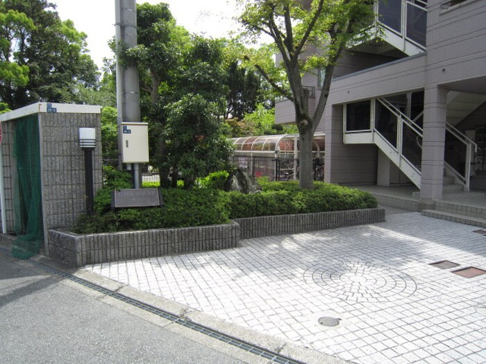 物件外観写真5　(エントランス部分)