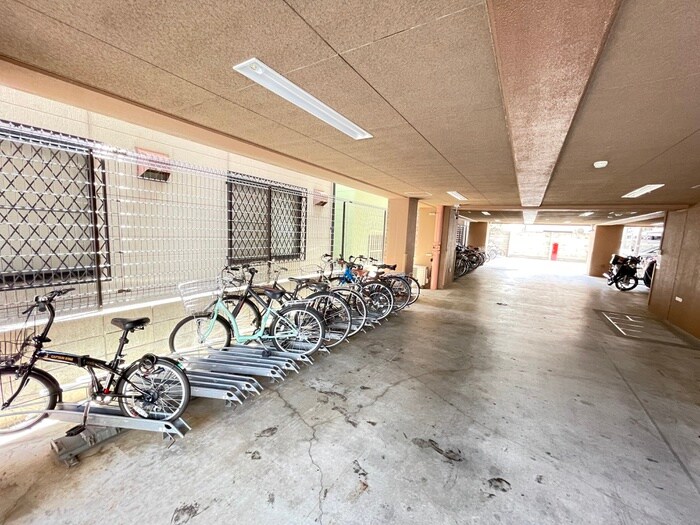 物件外観写真6　(駐輪場)