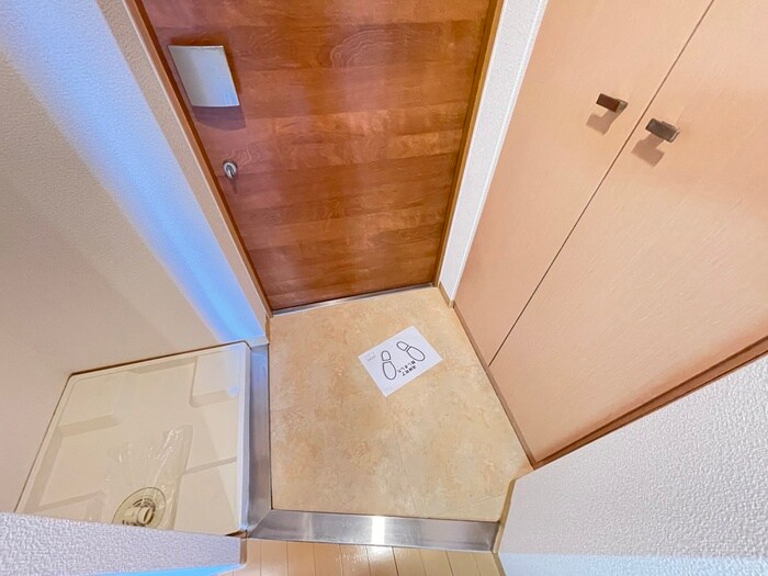 物件内観写真18　(玄関)