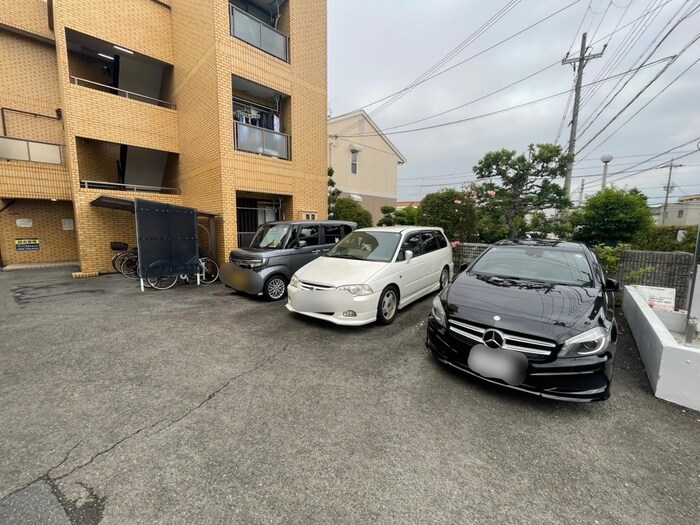 物件外観写真4　(駐車場)