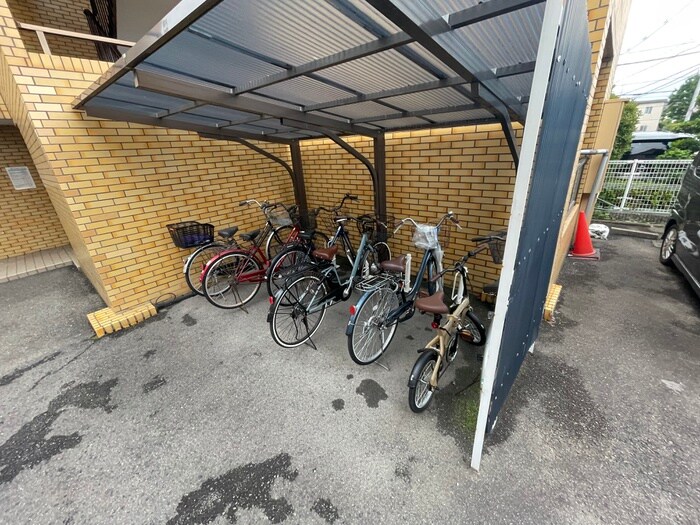 物件外観写真5　(駐輪場)