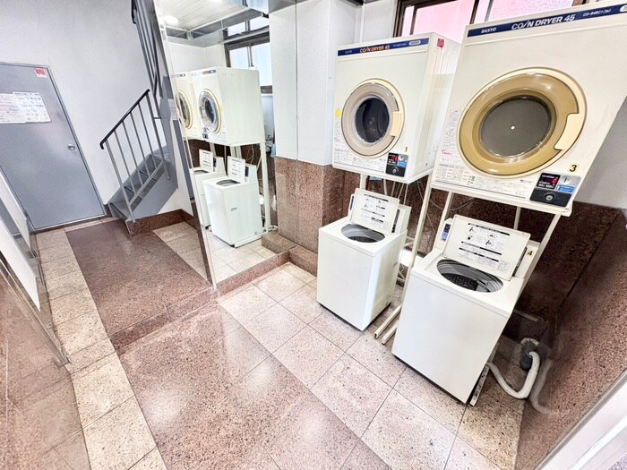 物件外観写真6　(エントランス部分)